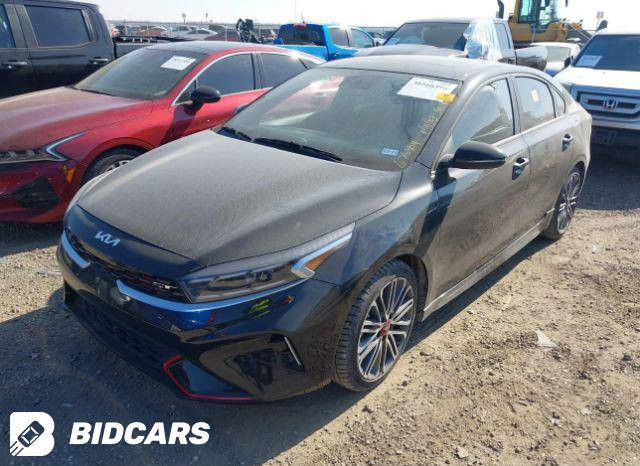 السلام عليكم كيا فورتي موديل 22 رياضي گير عادي لون اسود GTI TURBO 
السيارة بدون حادث مراوس بسنتافيا 
المكان بغداد 
*********** للاستفسار واتساب
