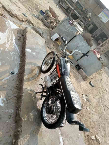 البيع سيجي نامه مكينه اهوان براغي 8 شرط الفصله وتعليك شاصي نامه شلامجه كلك كلك دراجه براغي ما عيزه صالنصه شيرازي الصلي السعر (375)وبيه مجال حك جيه فقط مكاني بغداد نهروان رقمي (***********)
