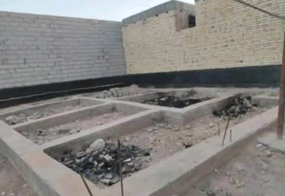 قطعة 80 متر بيها رباط والمنطقة واصلها ماء وكهرباء قرار قاظي باسمي سند 25طريق نجف كربلاء داخل كربلاء عامود 1211مقابيل حي الدلة اذا // اكو مراوس بسياره موديل حديث اراوس عادي 
السعر 20مليون 
***********
*********** كربلاء, العراق
