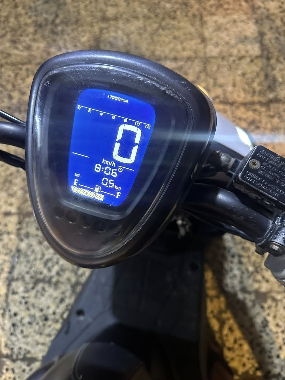 السلام عليكم دراجه بوليسي امتياز جديده بمعنه الكلمه نص نكره سلف هندر أشاير كلوبات كله شغال خرسه الدراجه ربع ما تصرف عليها شلعه ومعدل خير من الله عداد الاكتروني شغال قفال ستيرن صندوك جوزتها الاصليه لا تبخير ولا تنقيص السعر 550 وبيها مجال العنوان بصره مشراك الجديد الرقم ***********
