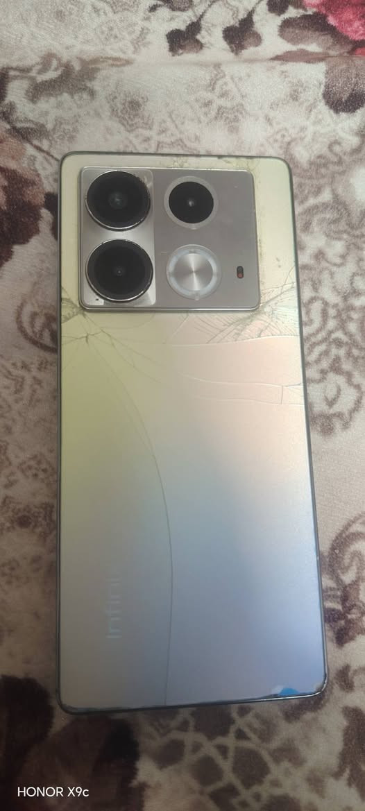 السلام عليكم نوت 40 رام 256 8+8شغال ونضيف فقط الضهر مكسور للبيع او مرواس


**إذا كنت صاحب هذا الإعلان وتريد حذفه لأي سبب، رجاءا أرسل رسالة إلى الدعم الفني**