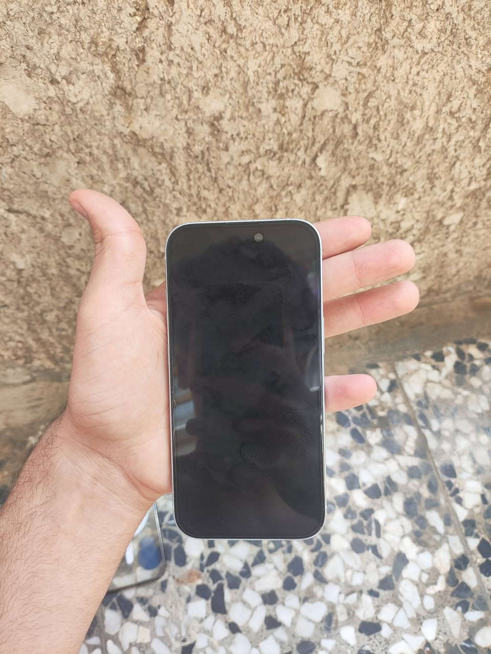 (15 عادي برغي ما مفتوح بي مكفول وين متريد افحص). ويا كارتونه مالته وشاحنه سعر 550 قفل اي استفسار رقمي واتساب ***********
