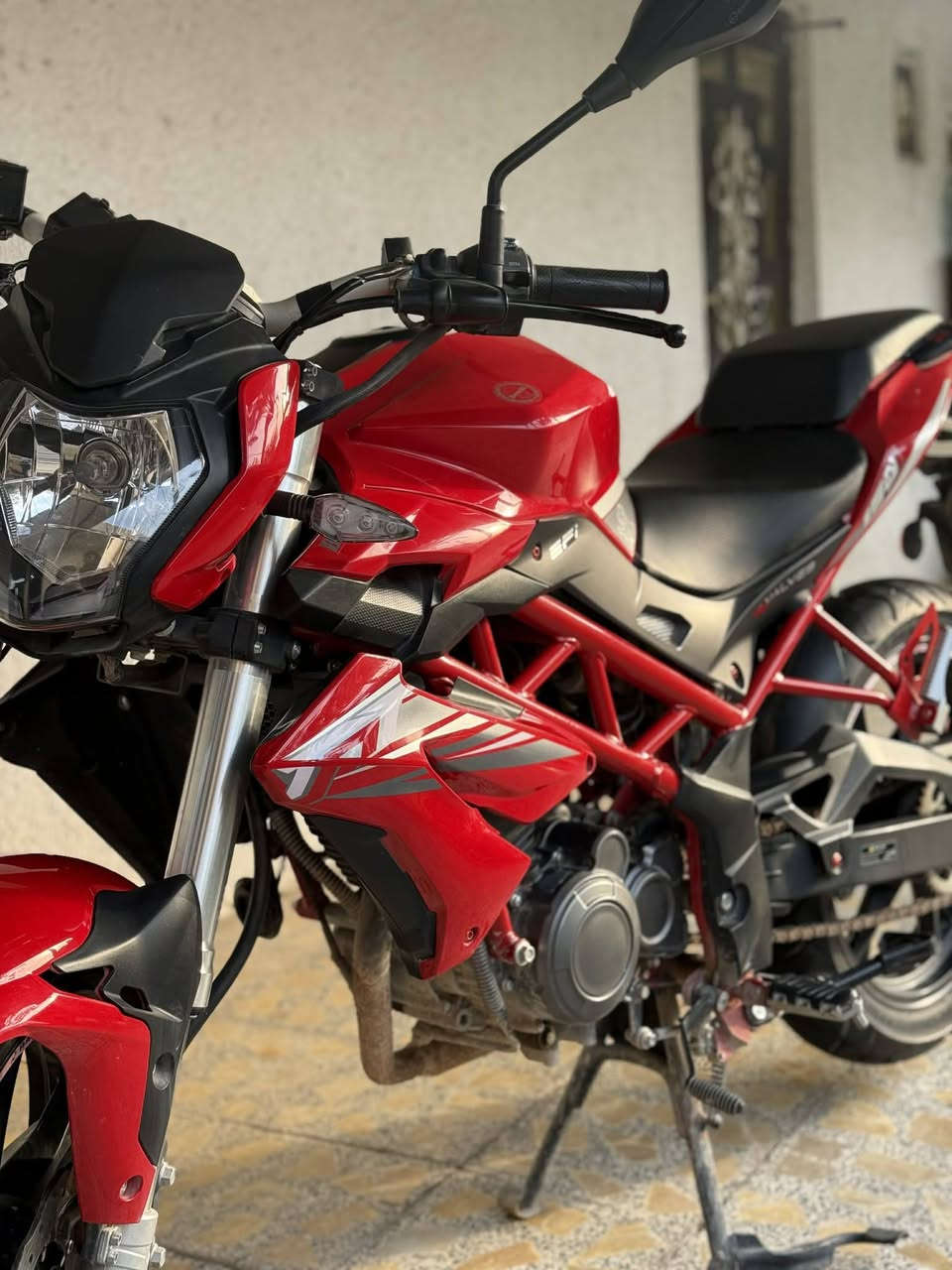 دراجة بنلي 150 cc
نظيفة وجديدة وممشتغل بيهة دلفري على كد الجيم استخدام قليل
مرقم بغداد والسنوية ب اسم عجلة الخليج ومستوفي القسوطات 
معروضة بمليونين و ٦٥٠ الف 
المكان بغداد ابو غريب 
هذا صاحب الدراجة عبدالله سامي 
رقم  ***********
