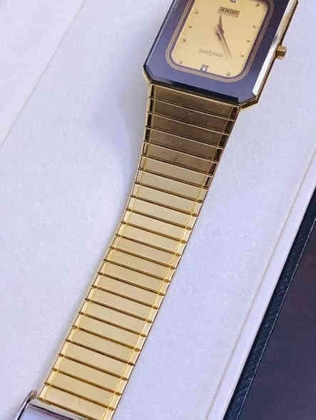 ساعة رادو  ( RADO) ديستار     
سويسري اصلي انتاج الثمانينات 
كواتز - ديستار  زجاج زفير      
من الإصدارات المحدود 
لوك غير مستعملة 
مع العلبه الأصلية والكرنتي 
للاتصال ***********
