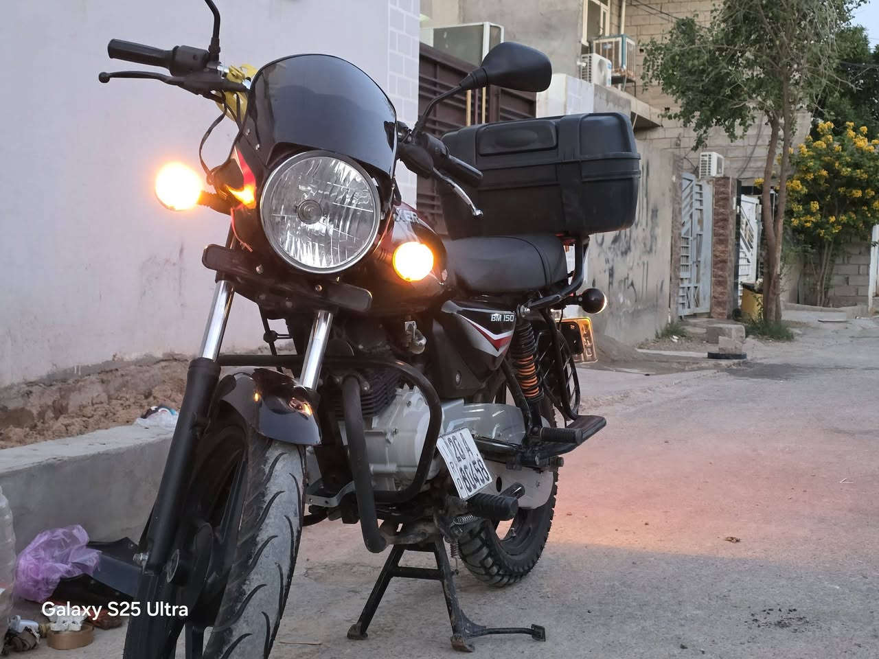 للبيع بوكسر كلاسك 2022 
✔️ محرك 150cc قوي واقتصادي
✔️ اللون: أسود ملكي 🖤
✔️ المحرك ما مفتوح (شرط وكالة)
✔️ رقم ديالى
✔️ سنوية باسمي
✔️ التحويل ثاني يوم
الدراجة نظيفة وجاهزة تمشي بدون أي صرف 
للاستفسار اكثر التواصل على الواتساب 
***********
