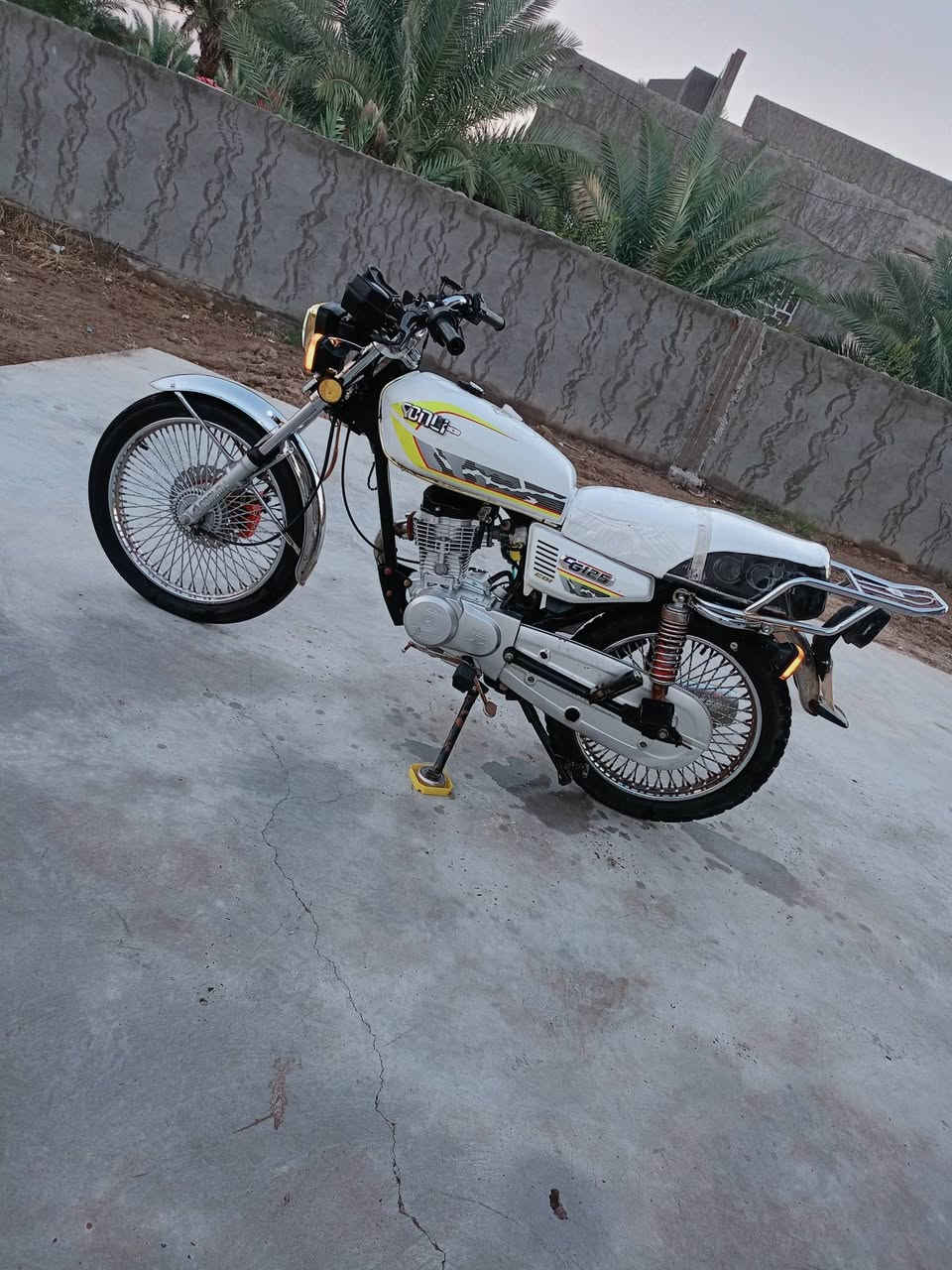 سلام عليكم حبايب دراجة موديل 23طالعة بل 24 جديدا ومكفولة واحلة من الصورا دشبول عاطل فقط  حلوا كلش وناعمة سعر 525وبيها مجال بسيط خاص موجود واتساب اكو ***********
