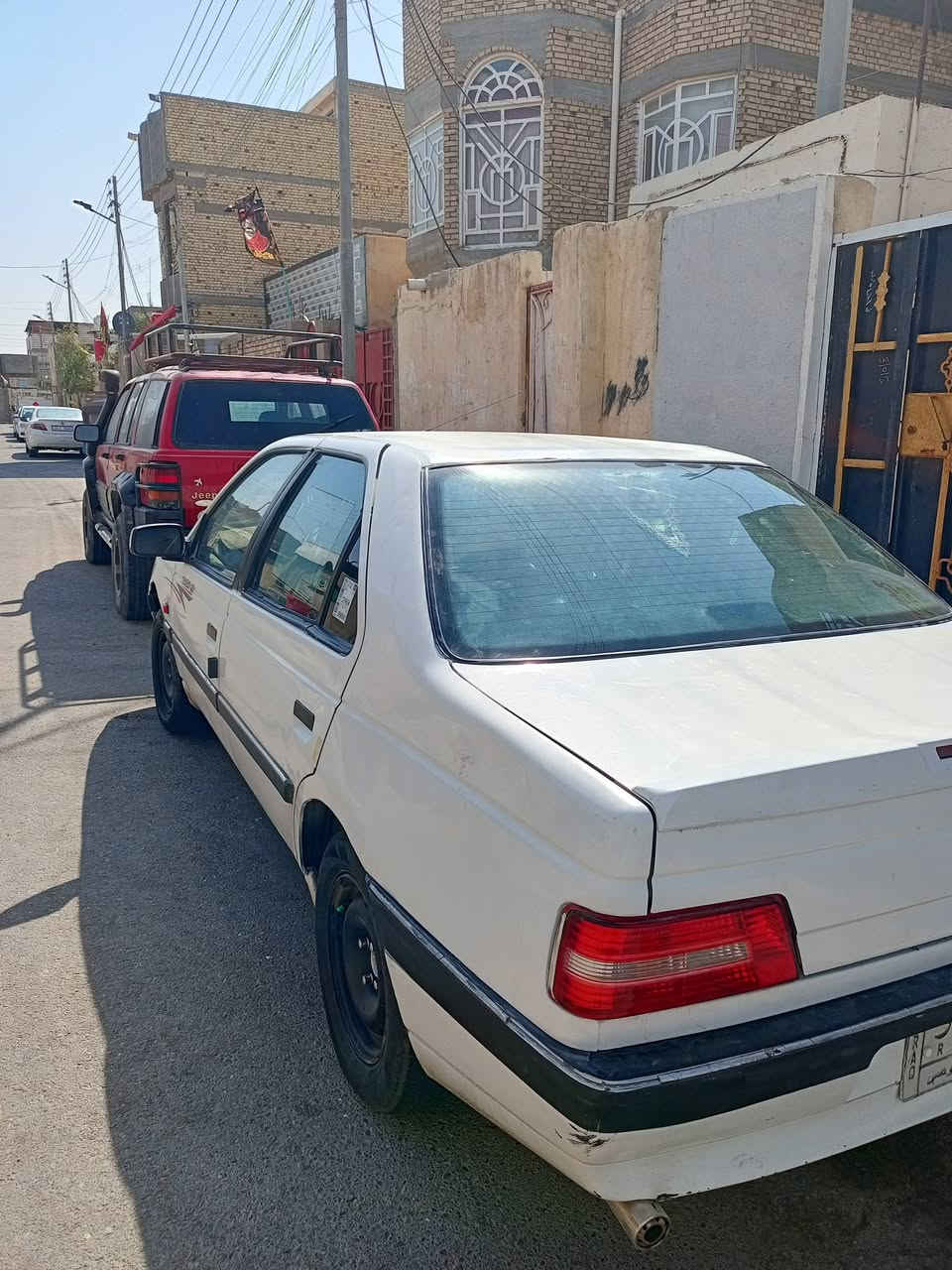 بيجو 405 بيضه خصوصي موديل 2014 سياره حلوه ونضيفه كير مكينه حداديه مكفولات تخم تايرات مكفوله من ضربه كهربائيات كلها شغاله بيع او مراوس سعر 38 وبيها مجال مكاني بصره حيانيه دور الشرطه للستفسار *********** متواجد وتساب
