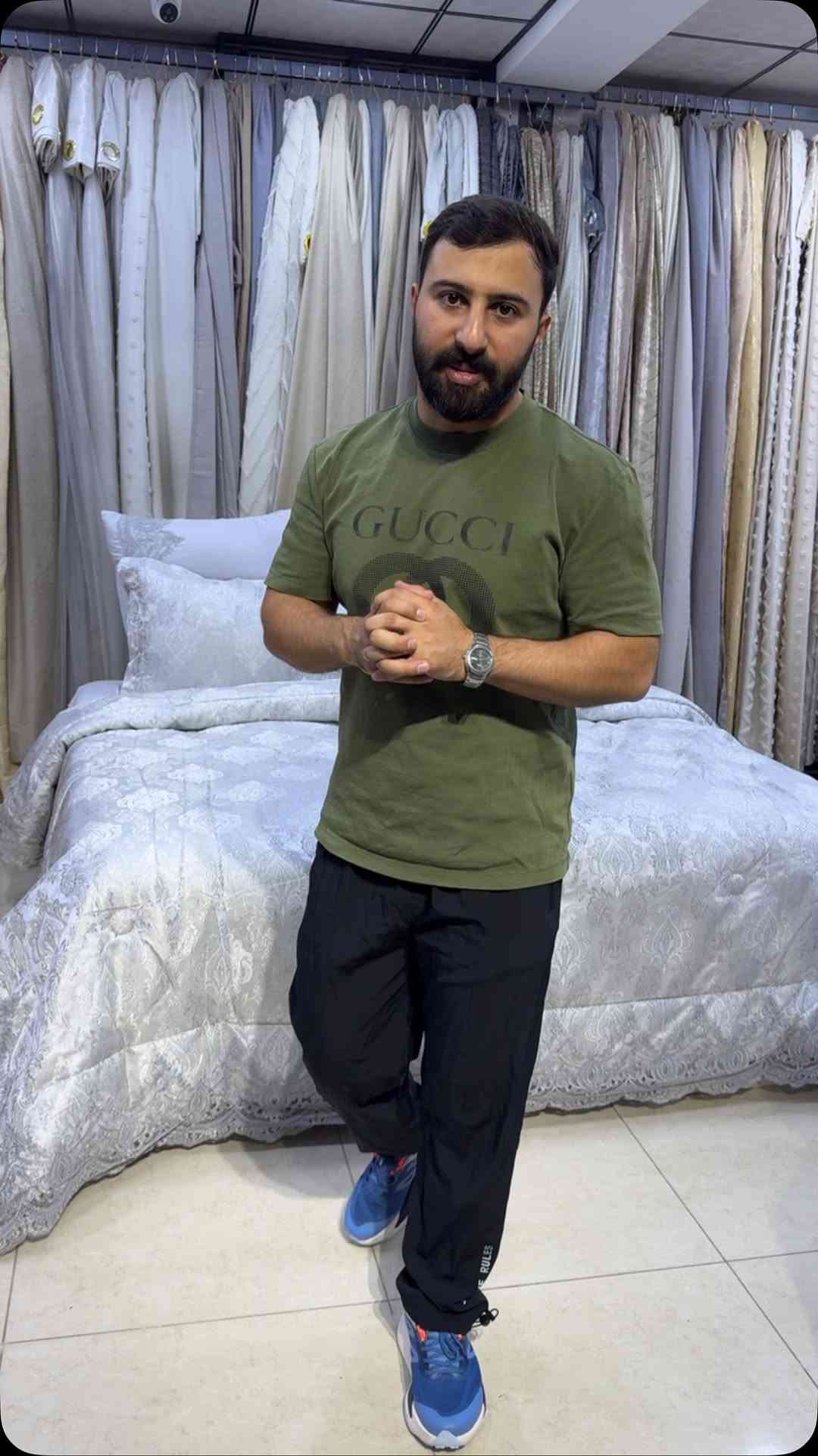 *لحاف نفرين جاكار قماش ثقيل كيبور عرايسي king size*
● المحتوى 8 قطع 
● قياس اللحاف ملكي 240×260 
● قياس الشرشف 200×200+30
● 2 وجه كوشة معبأة بالبولستر
● وجه مخده عدد 4
السعر 95 الف✅


**إذا كنت صاحب هذا الإعلان وتريد حذفه لأي سبب، رجاءا أرسل رسالة إلى الدعم الفني**