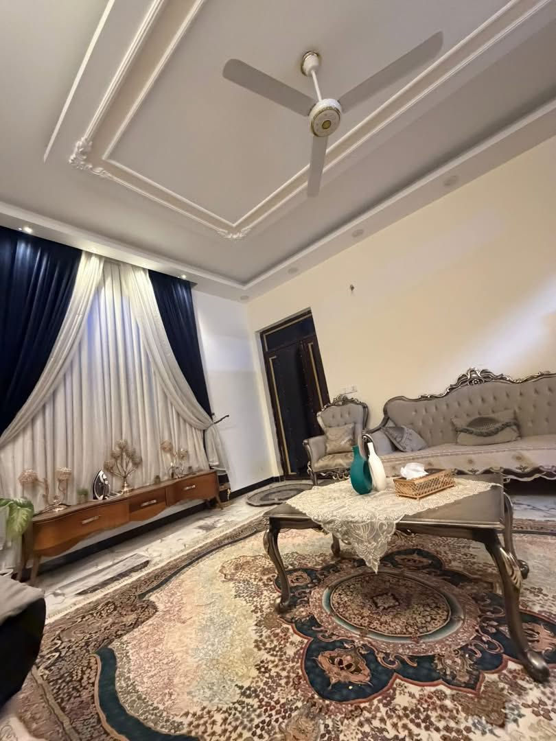 #بصمة عهد للعقار المناسب فقط.
♣️دار للبيع  مع كافة الخدمات 

♠️مساحه (200م) {واجهيه 10 النزال 20}

 ♣️طابو زواعي سند 25 اصولي من كافة الامور 

♣️سنة البناء 24 

♣️البيت متكون  طابق الاول مطبخ  صاله هول غرفة نوم مجمع صحيات طابق ثاني هول غرف 2مجمع صحيات 

♣️عنوان زوير الغربي قريب كولش ع كورنيش  

♣️للسفسار اكثر الاتصال ع الارقام تالي ***********او ***********
