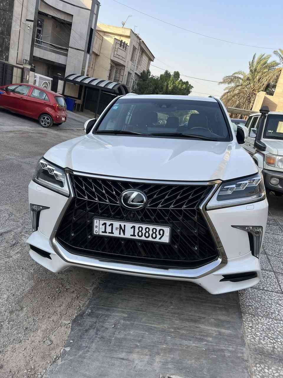 السلام عليكم لكزز ١٨ ابيض كفاله عدا بارد اصبعين جاملغ خلفي  سعر٧٤الف ***********
