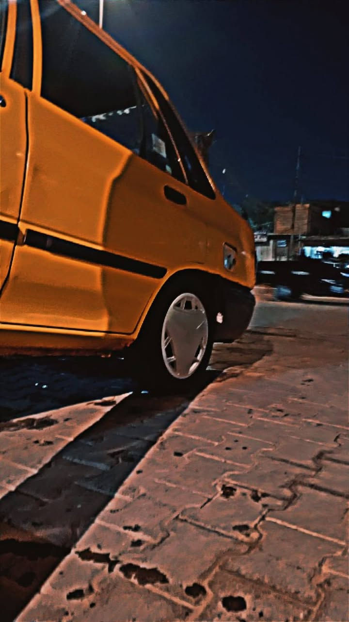 السلام عليكم شباب سايبه للبيع موديل 2013 رقم بغداد بأسمي لل27 مصفره هيئه وغرامات كهربائيات كلها شغاله شواصي معمره مكينه بيها تنقيص للأستفسار *********** مكاني كربلاء حي العامل
