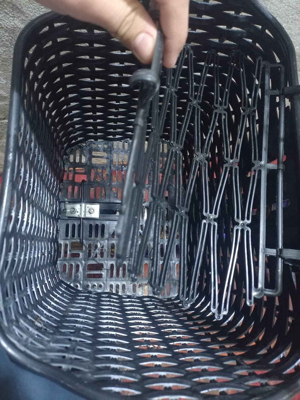 السلام عليكم 
بايسكل كنت حجم 26 
تايرات جدد 
مع سلة اغراض وقفل هدية
وبي عكرب للسرعات
فقط بريك خلفي شغال الامامي مايشتغل
مثل ما موضح بالصور
السعر 75 الف وبي مجال قليل 
للاستفسار / *********** واتساب 
مكان/ جسر ديالى- النهروان تقاطع السايد الواحد .
