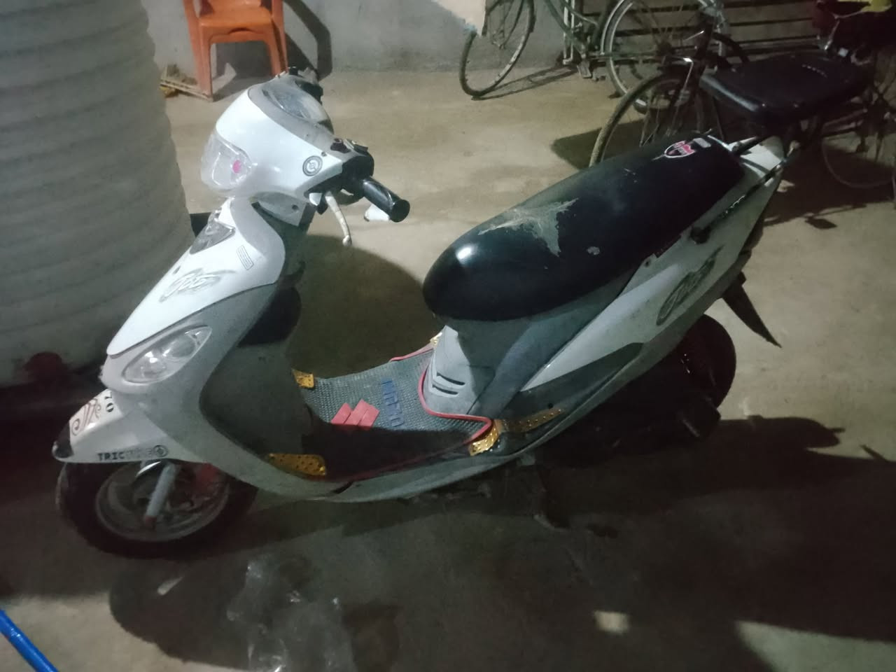 سلام عليكم دراجه ماكس قجمه البيع السعر 550 بيه مجال كلش قليل مكاني بصره كرمه علي الشراي يجي خاص رقم *********** ما مفتوحه شرط عينه ولايت شغلات سلف هندر كلش شغال دراجه ختم واحد ويه محرك بيه وصل وكيل
