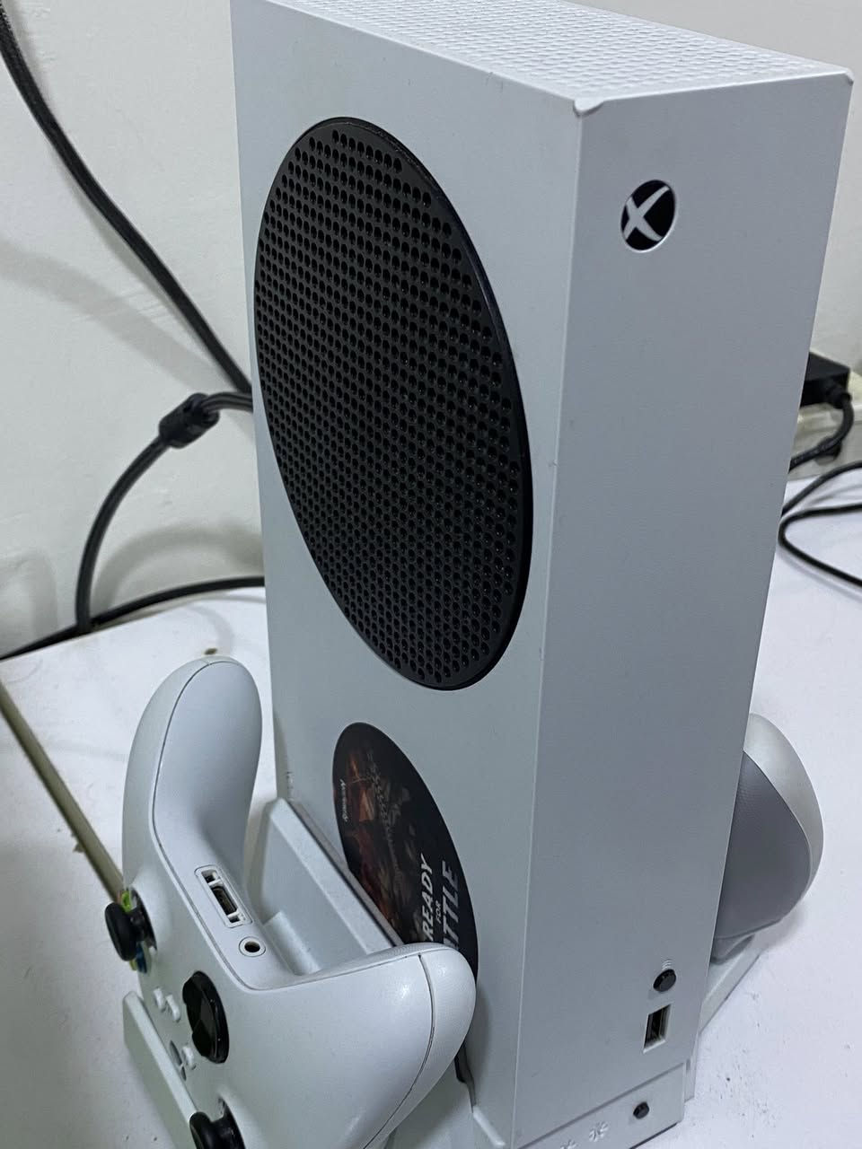 xbox سيرس اس مع دبل جوستك
وكامل الملحقات ذاكرة 512 
مع اشتراك كيم باس بعد شهرين 
يخلص ويوبي اس 1500 
وسماعة هيدفون  
راسلني خاص


**إذا كنت صاحب هذا الإعلان وتريد حذفه لأي سبب، رجاءا أرسل رسالة إلى الدعم الفني**