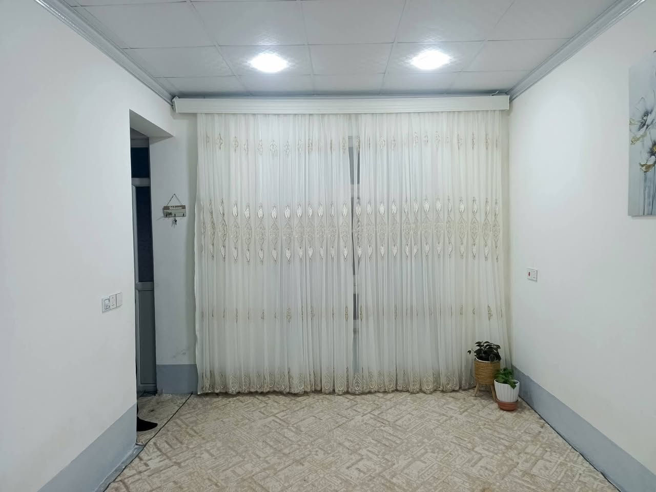 سلام علیکم

#خانووی_هەرزان بۆ فرۆشتن ⛪💒
ناونیشان قەزای کەلار     نرخ ۲۹۰گەڵاو معملە

◼️ گەڕەکی کەلار کون
◼️ ڕووبەری 6 بە 20 = 120 مەترە 📏📐
◼️ خانوویەکی زۆر جوانو دڵ گیرە

🔴 ژوورەکانی ئەم خانووە پێکهاتووە لە ⬇️

🔶 میوان 🪑🚪
🔶 مساعد مطبخ 🍽️🫖
🔶 مطبخ 🍽️🫖
🔶 هۆڵێک 🖼️
🔶  ژووری نوستن 🛋️🛏️
🔶 ڕۆشنایی 🪟
🔶 مشتەمەلات 🛁🚿

بۆ زانینی نرخ 💵 تەنها خاڵێک لە کۆمێنت دانێ 
ژم***********
ژم***********
