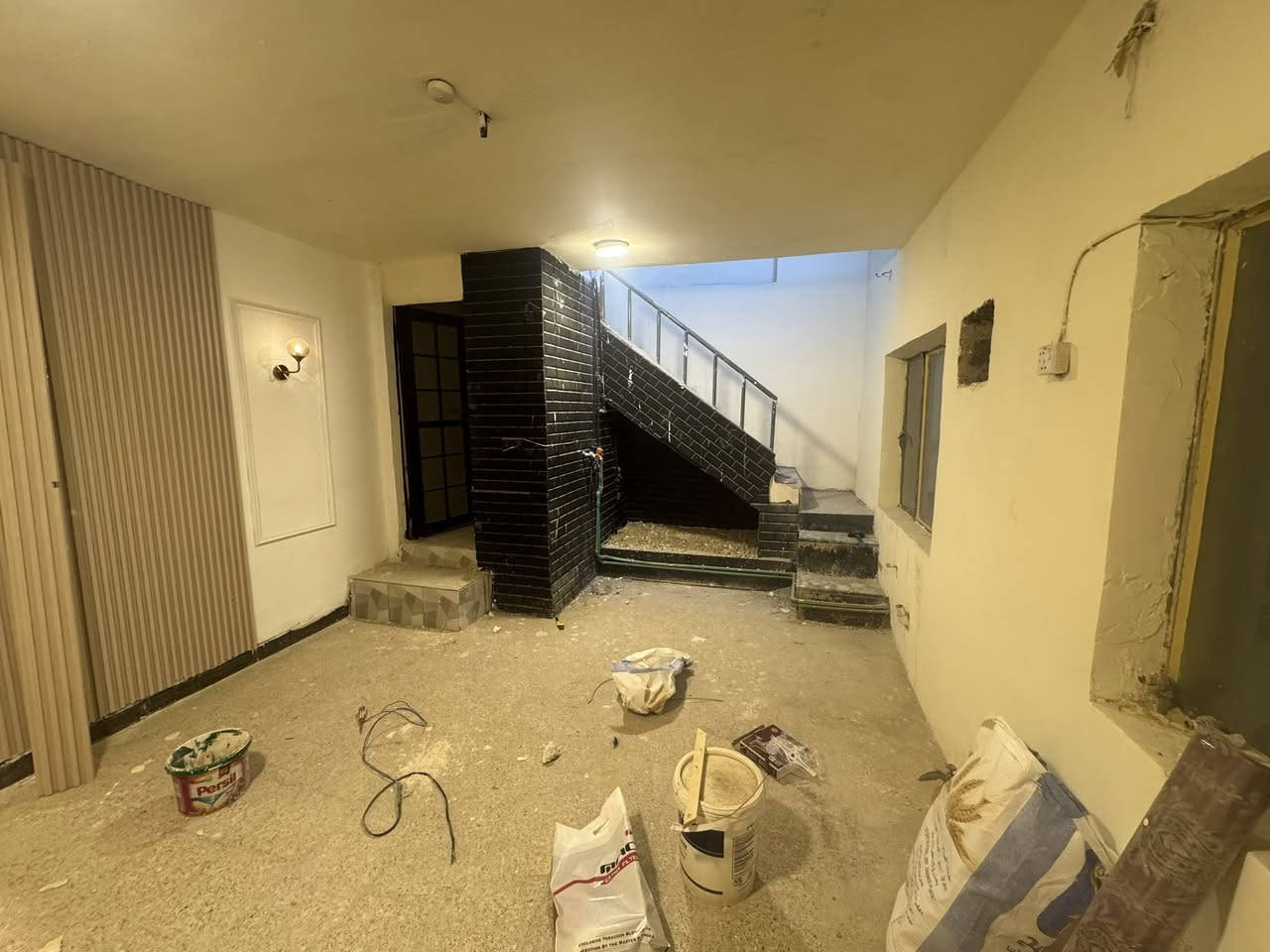 مشتمل للايجار المساحة ١٠٠ متر العنوان الحلة حي الحسين قرب مدرسة الحديبية للتواصل ***********
