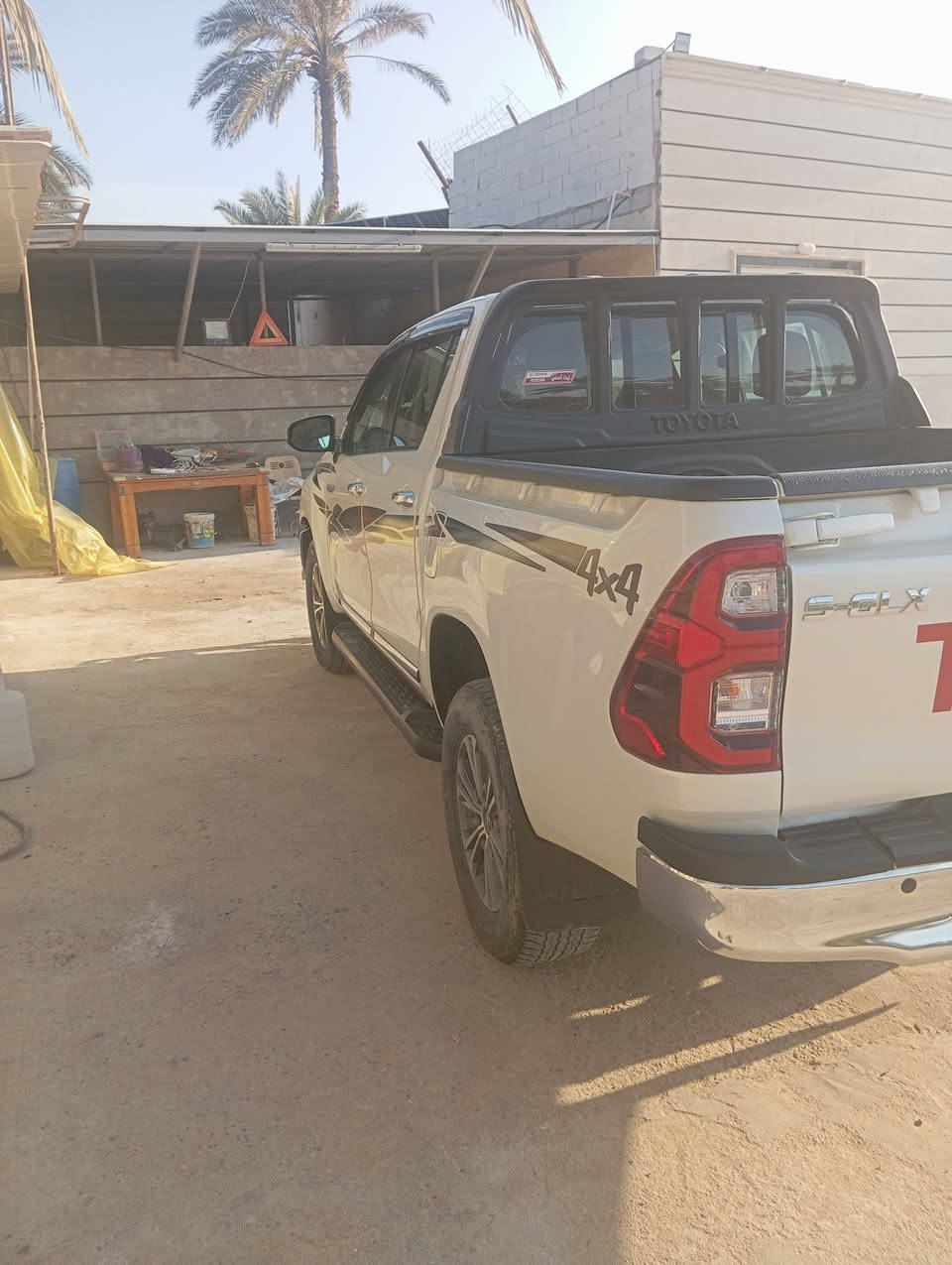 السلام عليكم هايلوكس ٢٢سعودي للبيع بيه شبر بارد بدون صبغ بالجاملغ *********** رقم بغداد
