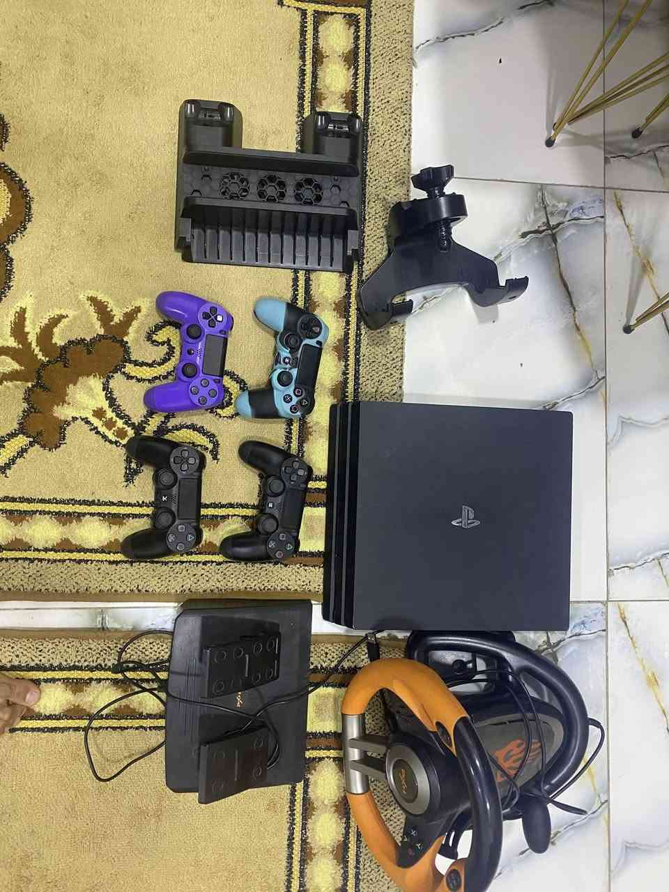 السلام عليكم بلي فور اول لاين نظيف مع ملحقاته السعر ٣٧٥اربع أقراص رقم ***********
