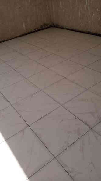 سلام عليكم 

خلفه سيراميك ارضيات وجدار عليوميه وعلمتر شغل عله طريقه لايرانيه تتريس وزن الليزر بابل فقط 

ومناسب ***********واتساب
