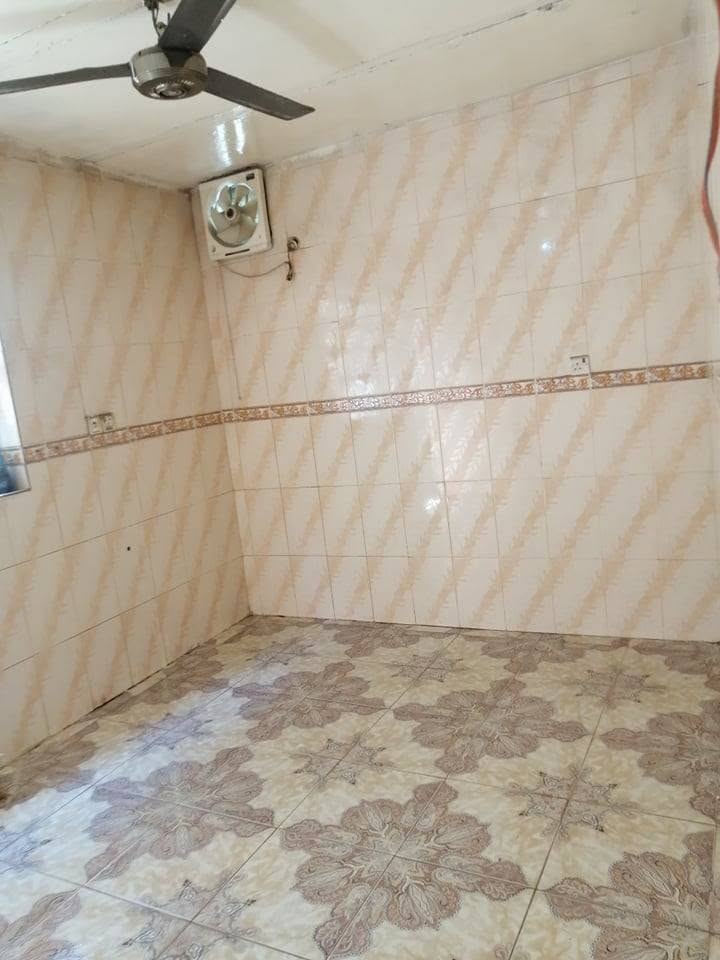 بيت للإيجار بهرز  مقابل مدرسة الرونق... الاشاوس سابقا غرفتين نوم وصالة ومطبخ   وسطح وكراج ..
للاستفسار  الاتصال عالرقم ***********
