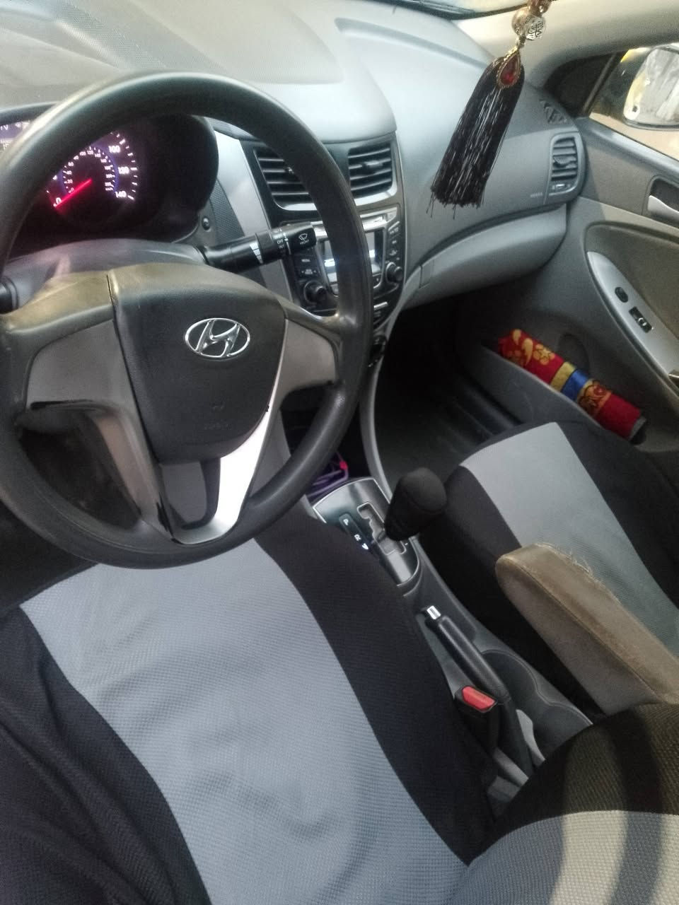 سيارة اكسنت موديل 2017
هيئة وغرامات صفر، طخم امامي جديد ،زوج تاير امامي جديد ، بيها باب واحد مبدل ، وتعديل جاملغ اليسار ع البارد 
للاستفسار ***********٫٫٫***********
