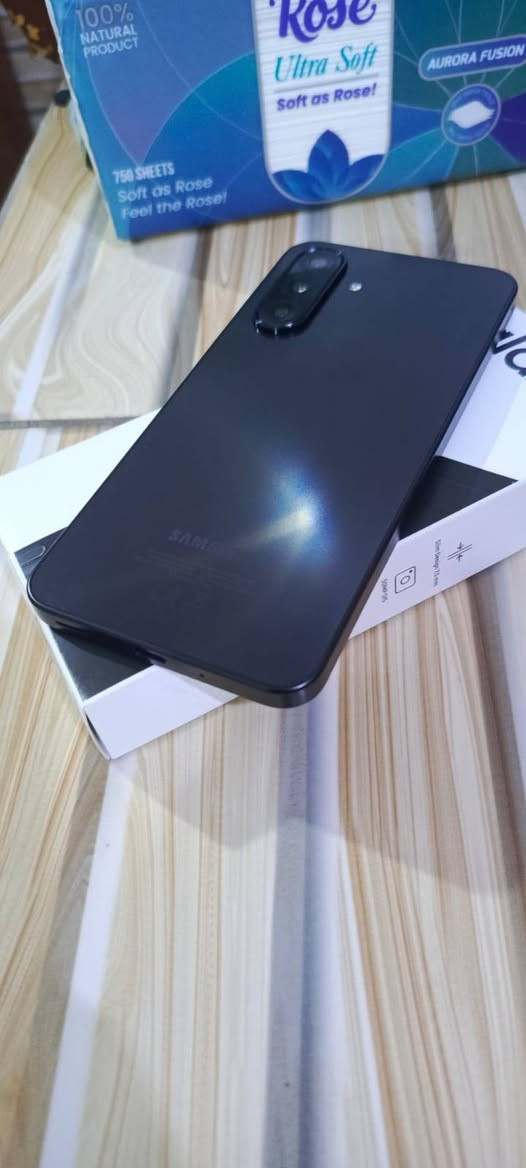 سامسونك A17 مستخدم حيل قليل قبل سبوعين ماخذه بس احتاجيت مبلغ
ب ١٨٠ 
*********** العبيدي
