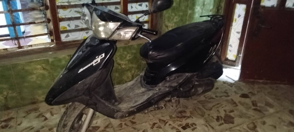 ياباني جديده مماشيه بترابه مال بيت للبيع  *********** مكفوله كفاله عامه بس عده الكفر بي شخطات نكره سلف برغي ممفتوح بيها سعر 800 وبي مجال حك الجيه حته غسل ممغسوله 
راسلني واتس او اتصال عنوان بغداد
