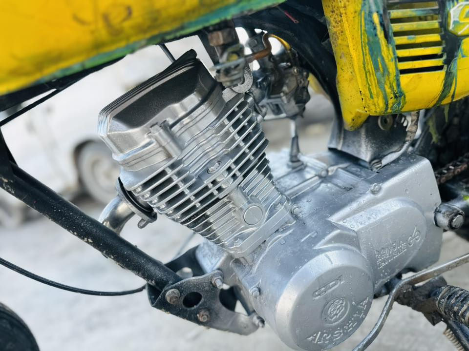 السلام عليكم دراجه ارشه للبيع مكينه خير من الله تخبل مال شغل والله السعر 200 مكاني حله ***********
