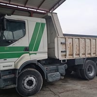 شاحنة رينو • موديل 2002 • مكينة وفتيس جديد