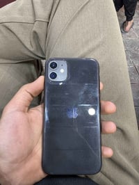 ايفون ١١ • ١٢٨ • شاشة مكسورة