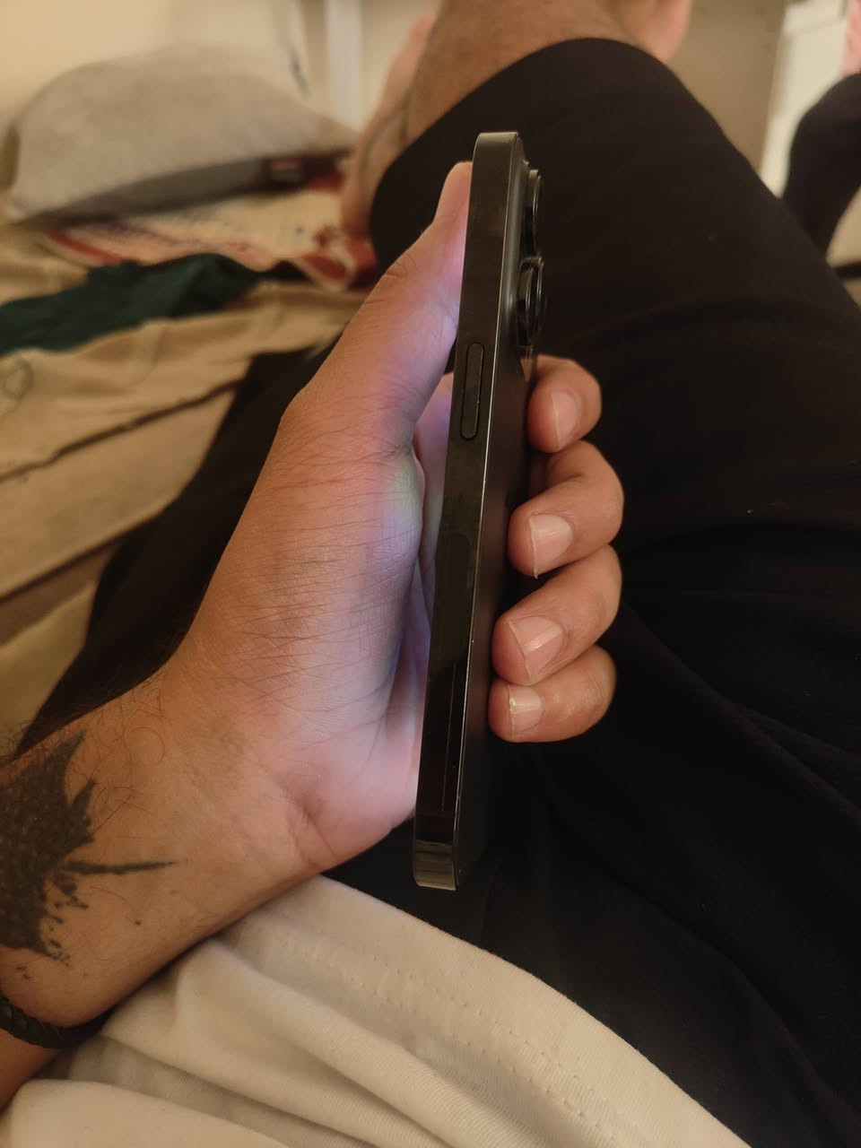 السلام عليكم
ايفون 14 برو 
ووتر بروف غير مفتوح 
Esim (الشريحة مقفلة وما اعرف شنو السبب)
بطارية 83
الجهاز ممفتوح ومابي اي خلل نظيف جدا 
سعرة قفل 400 الف من الاخير 
***********
