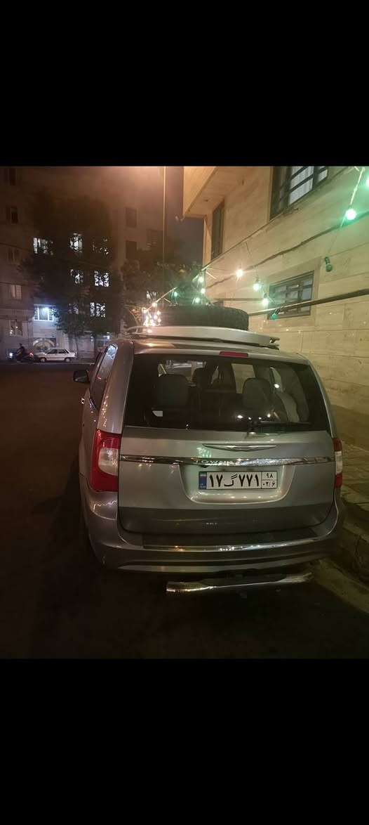 كرايسلر تاون آند كانتري 2014 ثلاثينية
فووول مواصفات 
الثلاثينية معروفة بمواصفاتها الخاصة
اللون سلفر
رقم بغداد باسمي 
تشغيل بصمة 🫆 
دخول ذكي
بابين بصمة دخول
داخل اسود ملكي
تدفئة كشنات امامي وخلفي وستيرن
بردات جميع السيارة بلادي
تبريد 3 قطع منفصل ثلج 
الكشنات الخلفية تنطوي كهربائياً
ويل 17 لمتد
دشبول مميز وشاشة اعطال
تحكم ستيرن امامي خلفي 
مثبت سرعة
ابواب وجنطة كهرباء 
اشاير بالمري
تشغيل عن بعد 
شاشة اندرويد 
مرآة تعتيم
گير مبدل جديد قبل شهر
رواجز جدد
تايرات امامية جدد
بيها منظومة غاز رسمية وكارت صيانة
مع خزان غاز 80 لتر 
ضربتها خفيفة خشم البنيد وجزء من الدعامية وبيها صبغ بالجاملغ مال السايق
والكثير من المواصفات
السعر 165$ وبيها مجال للطيبين
إذا ماتريد تشتريها اترك تعليق طيب مثلك
*********** \ ***********
ملاحظة/ بعض الصور بيها سوباية وسبير ... سعرهن خارج سعر السيارة.
