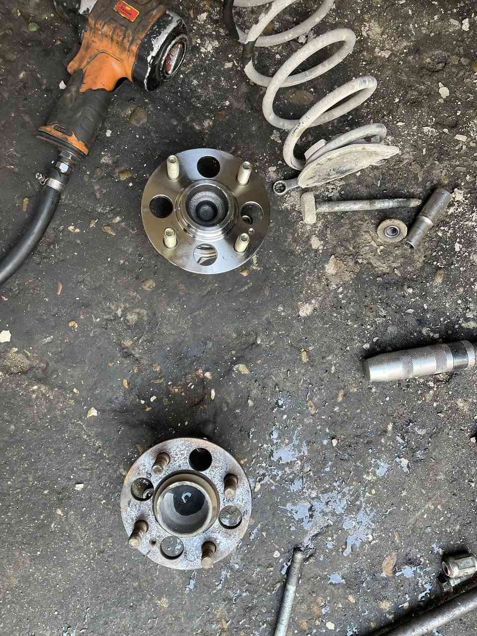 جانب من اعمال الورشة. لهذا اليوم 

كيا ريو ٢٠١٣ خليجي. 
تبديل صدر امامي كامل حسب العرض المقدم لاعضاء الكروب ٢٥٠ الف دينار شامل المواد والعمل. والضمان 
مع تبديل زوج اذانات زيتيه وهوائية  نوع كوري 

اكسنت ٢٠١٦ خليجي 

تعاني من خربطه بلرون 
وضعف عزم 
تم اجراء الفحص. وعمل ادامة. دورية وبرمجتها ورجعت لوظع الوكالة 

كيا k5 وارد كوري اصلي غاز 

معالجة ليك بمنظومة الغاز. 

ورجعت لوظع الوكاله ايظا 

كابتن سمير
الاعظمية قرب الملكية
***********
