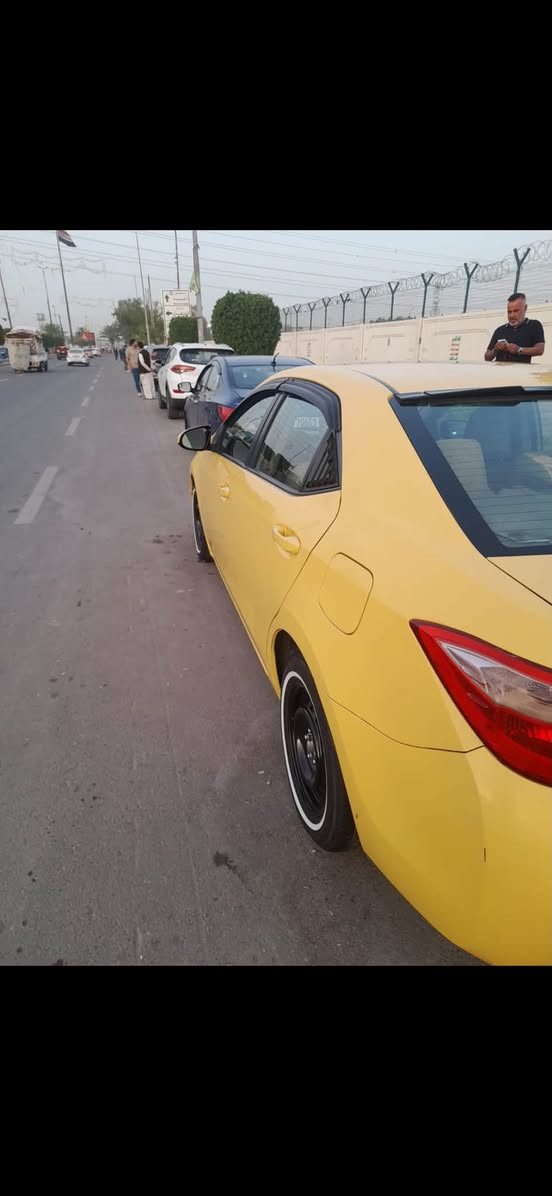 السلام عليكم كورلا موديل 2019 مواصفات السياره تبريد بارد جداً تخم تايرات خط ابيض
السياره باسمي مصفره من هيئة وغرامات السعر ١٢٠ وبيها مجال  الرقم ***********
