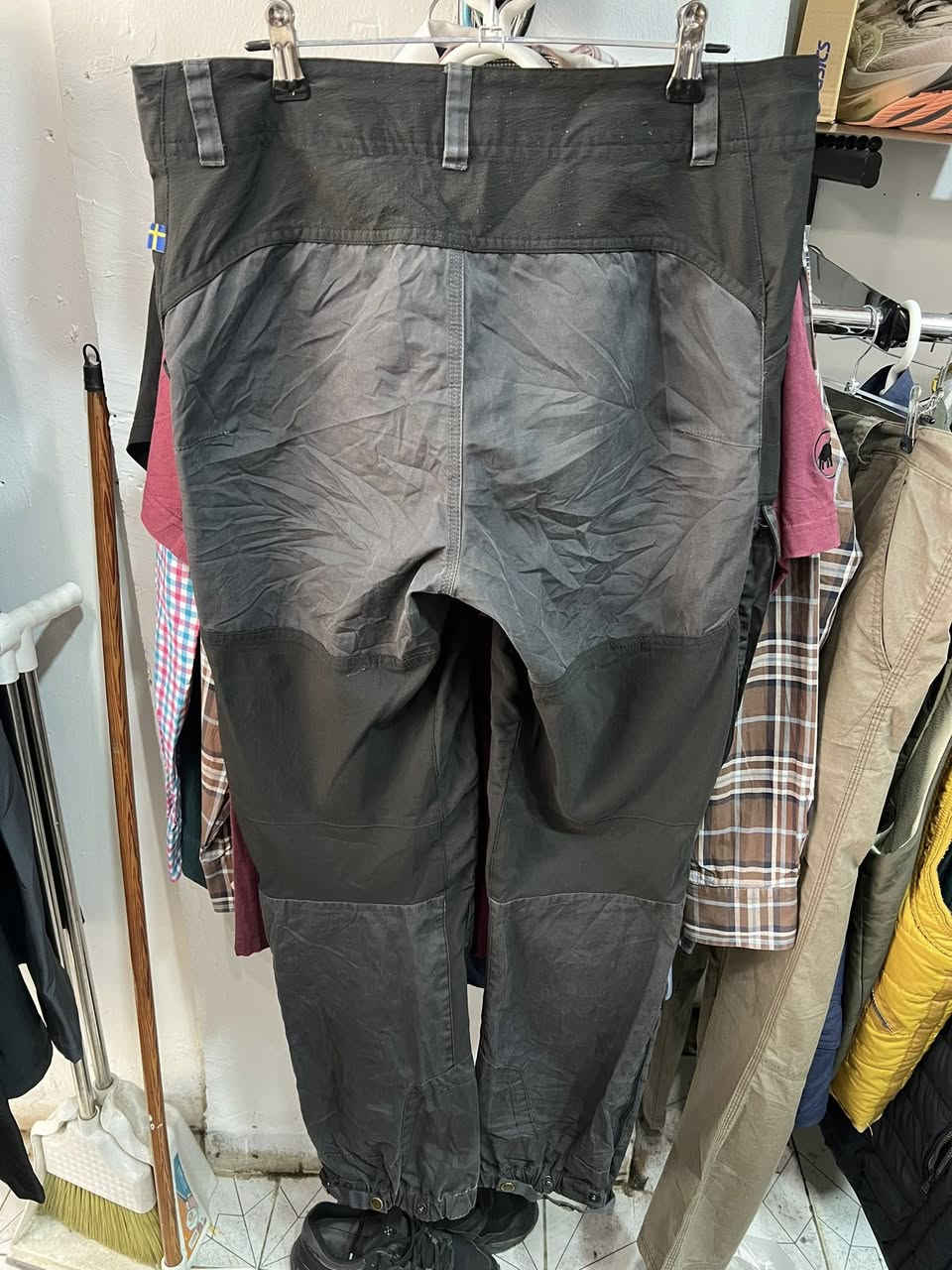 .
fjaLLraven
size_30_32
نظافە%99
توصیل جمع
بالە مستخدم
طول_106cm
***********
