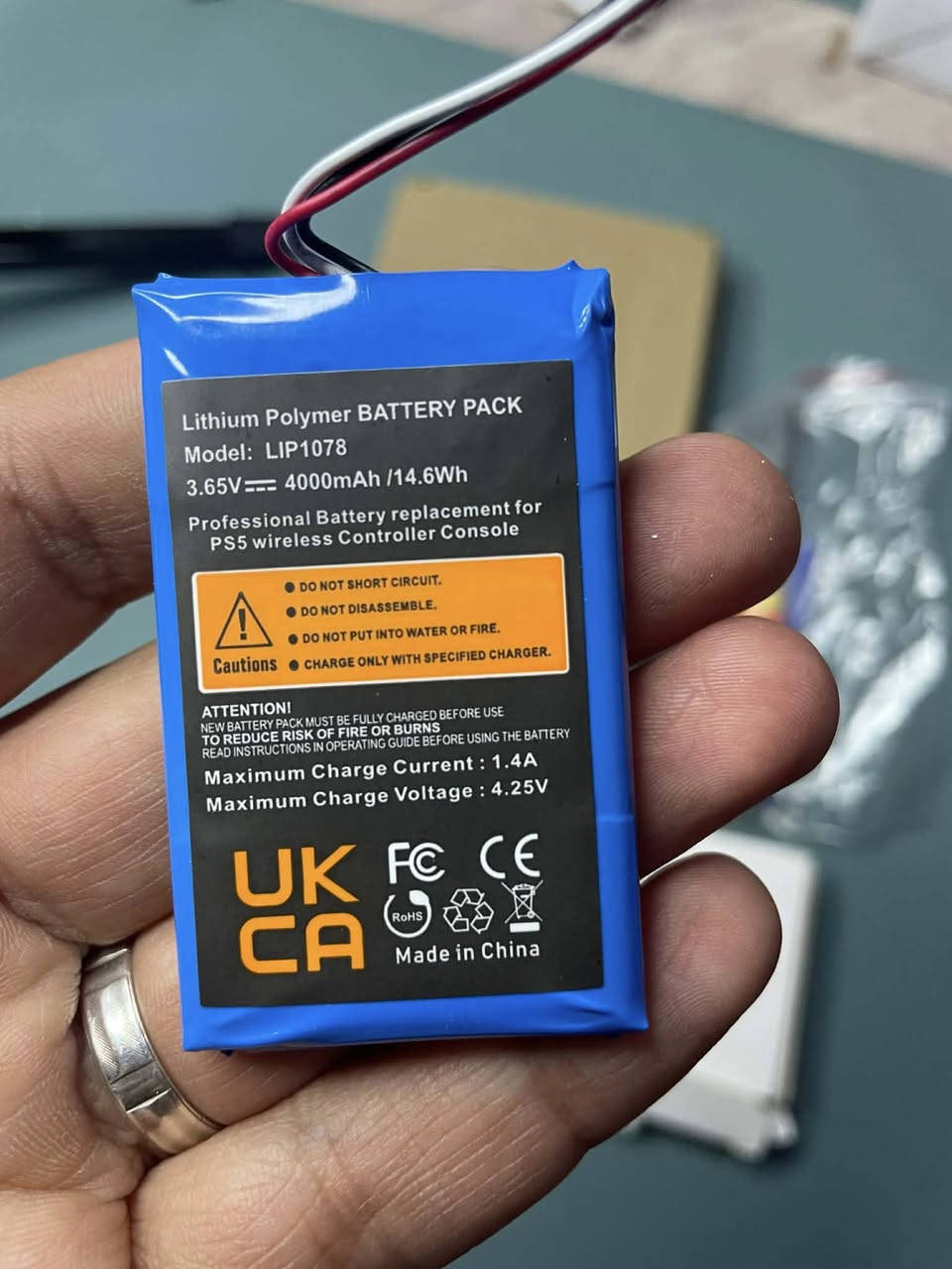 متوفر بطاريات جوستك بلي 5 داخلية  ليثيوم ايون بوليمر  السعة 4000 ملي امبير قطعتين جديدة لوك كبس مامستخدمين القطعتين على اول تم 20 الف شامل التوصيل


**إذا كنت صاحب هذا الإعلان وتريد حذفه لأي سبب، رجاءا أرسل رسالة إلى الدعم الفني**