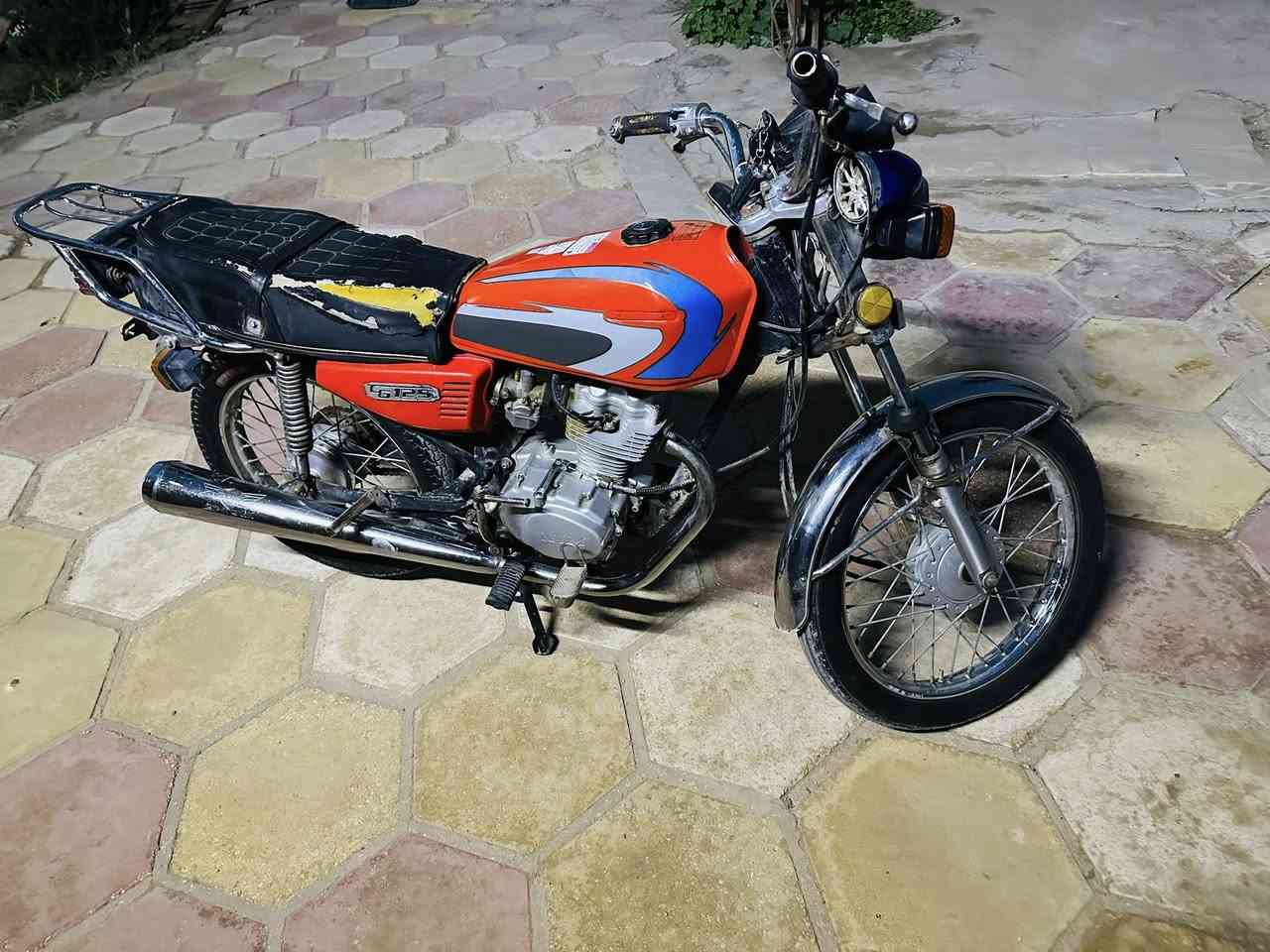 السلام عليكم
دراجه أربعه كير اصولي مديل ١٨

وكيله الربيعي 

سعرها 700وبيه مجال بسيط حك الجيه. 

للاستفسار خاص أو الاتصال عل 

الخط 

***********
