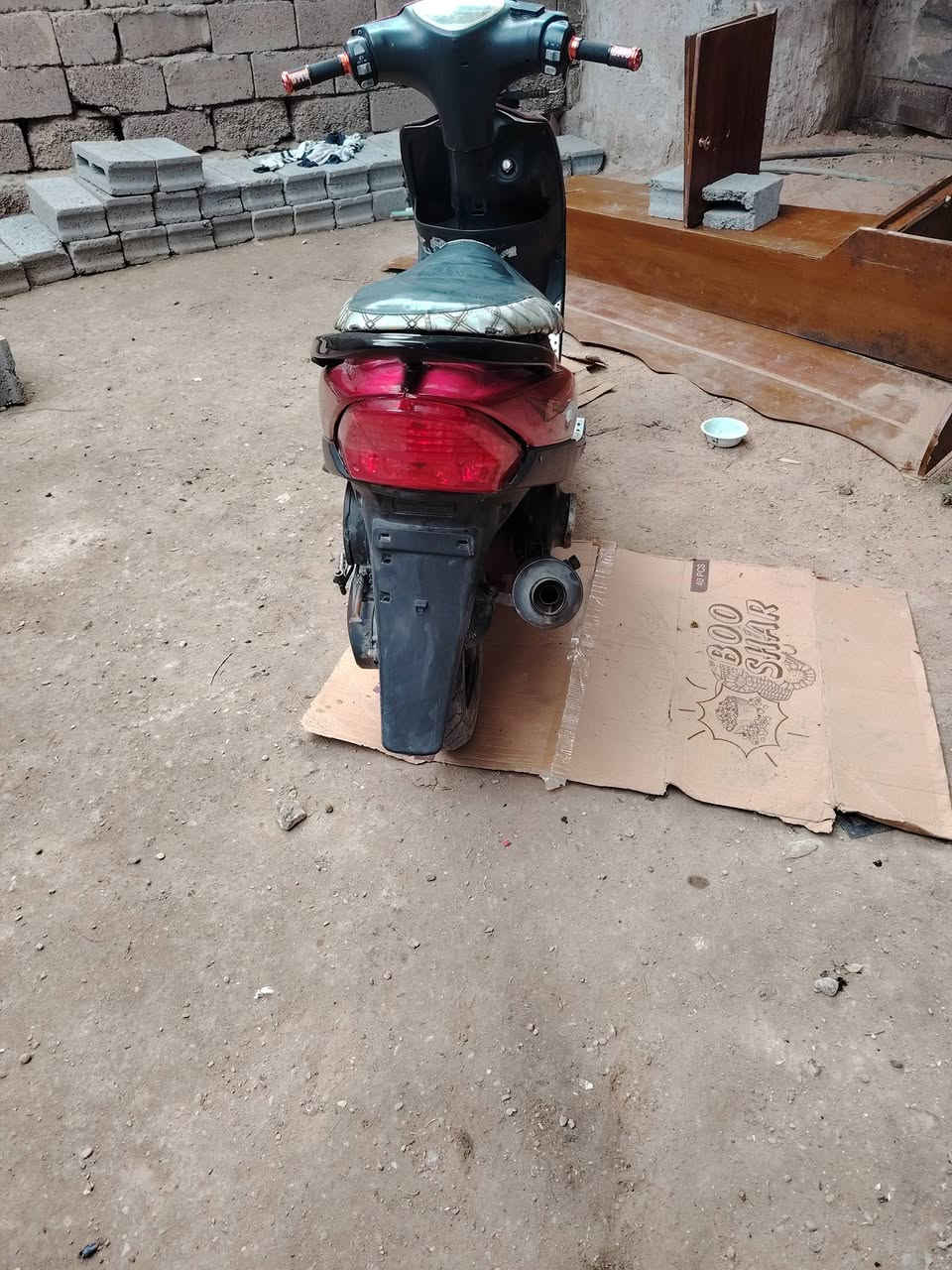 دراجه ماكس للبيع
بوشه 49 دبلات امامي رياضي وياله رياضي
الدراجه تحتاج ربط كهربائيات فقط هورن شغال
مكان فلوجه يم نهر افليح 
للبيع 500 وبيه مجال بصيط


**إذا كنت صاحب هذا الإعلان وتريد حذفه لأي سبب، رجاءا أرسل رسالة إلى الدعم الفني**