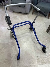 للبيع عدد (٢) مشاية (ووكر) جديدان غير مستعملين الاول أمريكي والثاني هن...