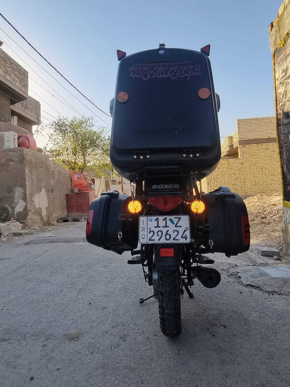 السلام عليكم دراجه بوكسر جبلي للبيع موديل 2023 الدراجه نضيفه بمعنى الكلمه مكينه ما مفتوحه جيب فيتر وفحص كهربائيات كلهه شغاله رقم بغداد بسمي تحويل ثاني يوم السعر 2800 مليونين و ثمنميه وبيهه مجال الشراي يتصل ‏‪***********‬‏
