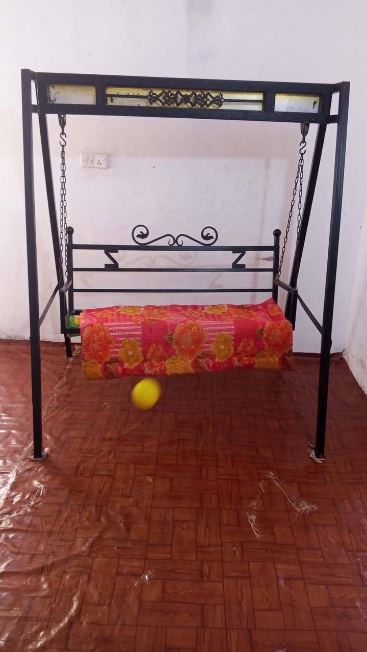 سلام عليكم البيع مرجوحه جديده متر ونص سعر 200وبيه مجال مكان ميسان رقم الهاتف ***********
