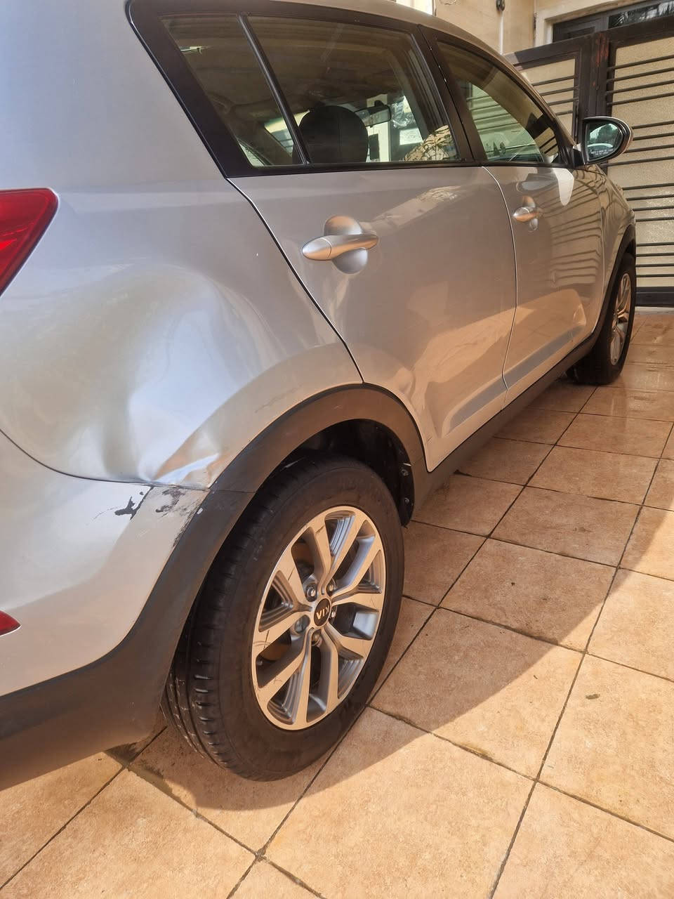 سبورتج موديل 2016
وارد امريكي
ماعندي صور الحادث
جاملغ وبنيد صبغ
الصور كدامك
محرك ممتاز وممفتوح
ماشيه 80 الف بشرط الفحص
صدر وحداديه درجه اولى
كلشي شغال متذب دينار
باسمي شخصيا
فحص وهزه وسنويه كله جديد
الداخل حلو واستعماله نظيف بس يرادله حمام 
سياره مال بيت ومن زمان عدنه
السعر 133 
العنوان بغداد الكرخ العامريه
***********
