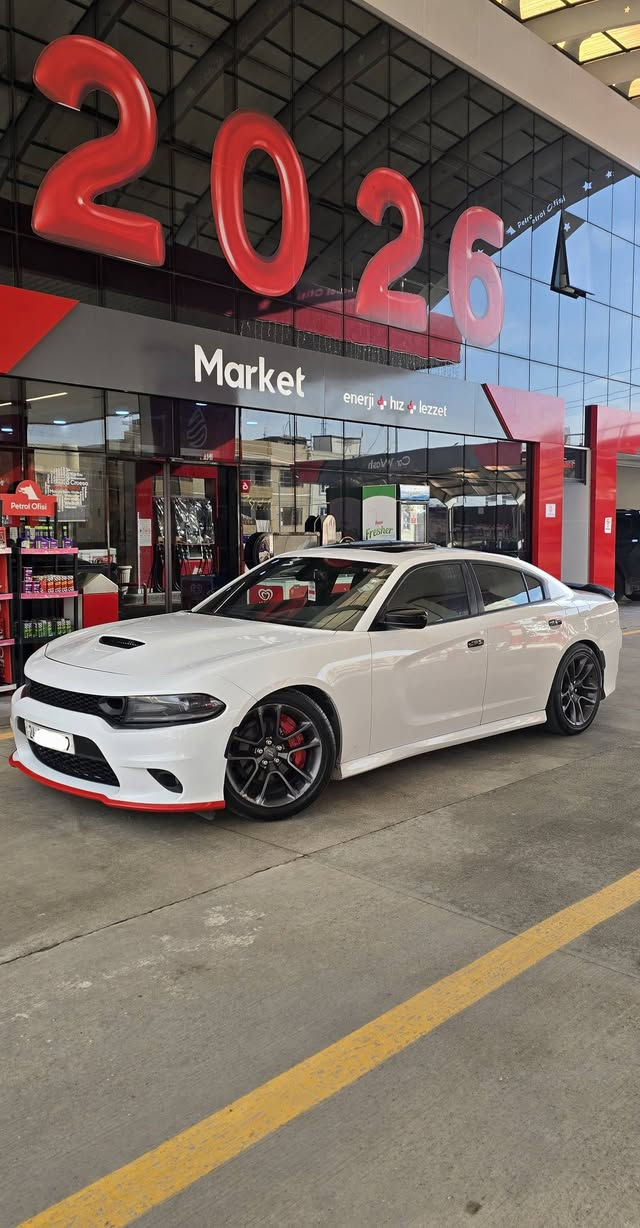 جارجر 2016 SXT PLUS
6 سلندر تو ويل 
كلين تايتل وارد كندي كيج 260
بيها قطعة ونص صبغ....

فتحة سقف ( سلايت )
شفتات 
سستم سماعات الباين 
شاشة كبيرة 
تشغيل عن بعد 
كت كامل SRT 
ويل قياس 20 مال SRT ب600 دولار 
سستم داخل كامل كاربون فورجد 
ليد لايت احمر مع ليدات جانبية سموك 

السيارة جداً نظيفة استخدام شخصي 
ومصروف عليها هواي 

رقم دهوك
رقم وهزة وسنوية كله جديد إلى 2032

السعر : 205 وبيها مجال 
مكان السيارة دهوك 
***********
***********
اتصال أو واتساب
