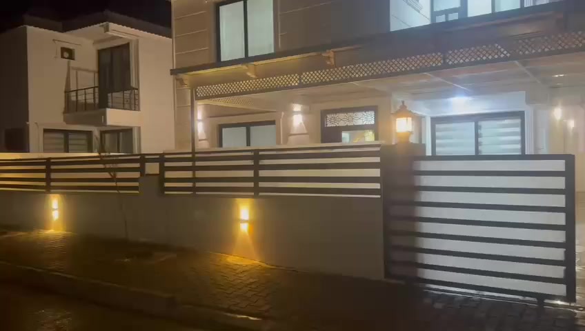 بيت للبيع كركوك مجمع رويال سكني على طريق اربيل البيت مساحته مساحه البيت 200 متر يوجد  يوجد بيع ثلاث غرف نوم فوق وحمام سويد بداخل الغرفه وصحيات فوق عندك مطبخ مجوه عندك صاله 9 امتار عندك صحيات عندك حديقه بالظهر عندك حديقه جانبيه سعر البيت سعر البيت 140 والبيت بمجال متر هو والاث كامل تصدر الارقام يوجد بها واتساب *********** ***********
