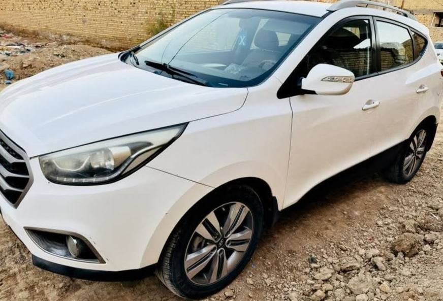 سلام عليكم 
توكسان خليجي موديل 14 مكفوله من حادث وصبغ محرك 2400 ماشيه 84حقيقي رقم الهاتف ***********
