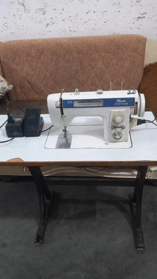 مكينه سوبر براذر الياباني الاصلي القديم بيهة 22 تطريزة ميز مكينه ويه محولة شغالة جديد سعرهة 140 بيها مجال بسيط 
***********
***********
