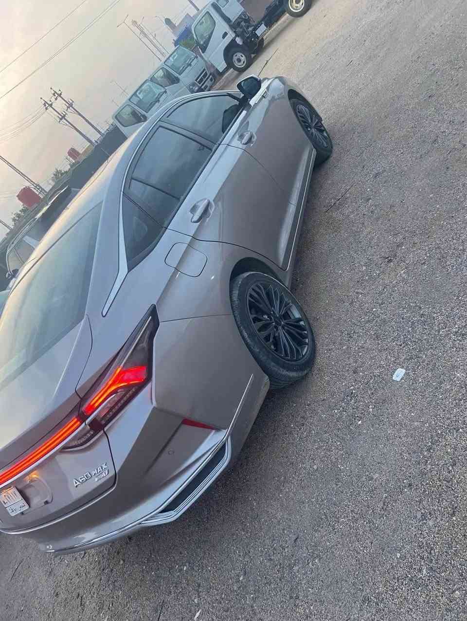 السلام عليكم دونج فينج اي 60 (A60 max) وارد خليجي كفاله عامه ما عدا بارد باب السايق وراجع ما مبين موديل 2023 مرقم وكامل رقم بصره تحويل ثاني يوم تحكم ستيرن تبريد خلفي فتحه فول السياره نظيفة وحلوة السعر 125 مكان السيارة بصرة وللاستفسار ***********
