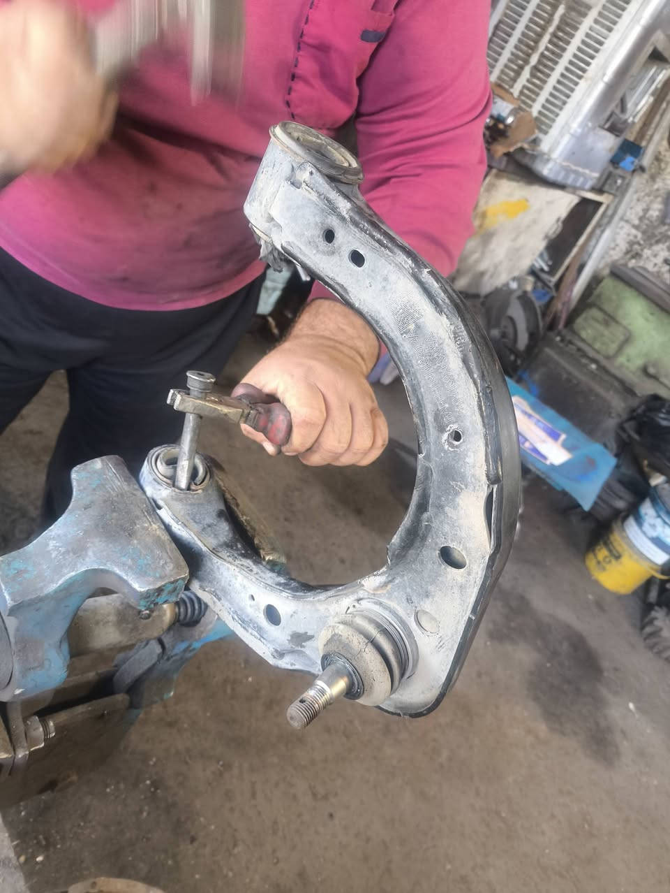 🔧🚗 تم بفضل الله تبديل صدر أمامي لسيارة Haval H9
✅ بوش طبلات أعلى
✅ بوش دبلات
✅ لاستيك رباط أمامي
متوفر جميع قطع الصدر الأمامي والخلفي
صيانة وحدادة صدر بنفس الوقت
شغل مضمون وأسعار تنافسية 💯
📍 بغداد – ساحة الطيران – الفرع الثالث شارع حجي منيشد
☎️ ***********
☎️ ***********
#حدادة_صدر #صيانة_سيارات #قطع_غيار #Haval_H9
