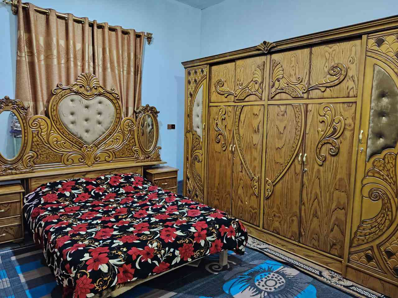 غرفة نوم توج خشب عراقي صاج للبيع سعرها 850وبي مجال للاستفسار ***********
