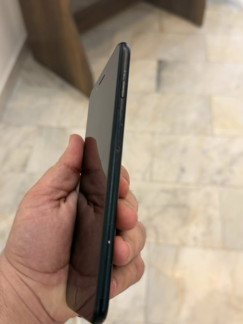 السلام عليكم ايفون 7 بلاص للبيع ذاكره 128 التلفون نظيف كلشي بي شغال باستثناء الكامره الخلفيه فقط  متشتغل فقط  اما الكامره  الاماميه شغاله الباقي كله شغال سيم كارت شغال بصمه تشتغل  بطاريه مبدله ايضا اصليه  السعر 70 الف 
رقمي *********** موجود واتساب ايضا
